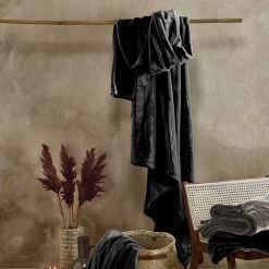 De Witte Lietaer Fleece Deken Cosy Black - 150 X 200 Cm - Zwart -Bedbekleding schommelt. 1000031386 0103