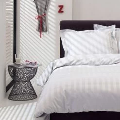 Dekbedovertrek Damai Linea White Satijn-200x200/220 -Bedbekleding schommelt. 1000034373 0103