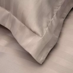 Dekbedovertrek Damai Linea Cement Satijn-260x200/220 6 Dekbedovertrek Damai Linea Cement Satijn-260x200/220 -Bedbekleding schommelt. 1000034525 0102