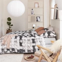 Ariadne At Home Dekbedovertrek Comfort Zwart - Wit-2-persoons (200 X 200/220 Cm) -Bedbekleding schommelt. 1000045138 0102