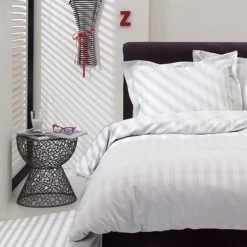 Dekbedovertrek Damai Linea White Satijn-240x200/220 -Bedbekleding schommelt. 1000057426 0103