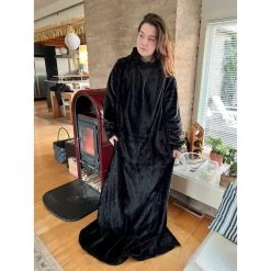 United Entertainment Fleece Deken Met Mouwen - 170 X 200 Cm - Zwart -Bedbekleding schommelt. 1000085361 0103