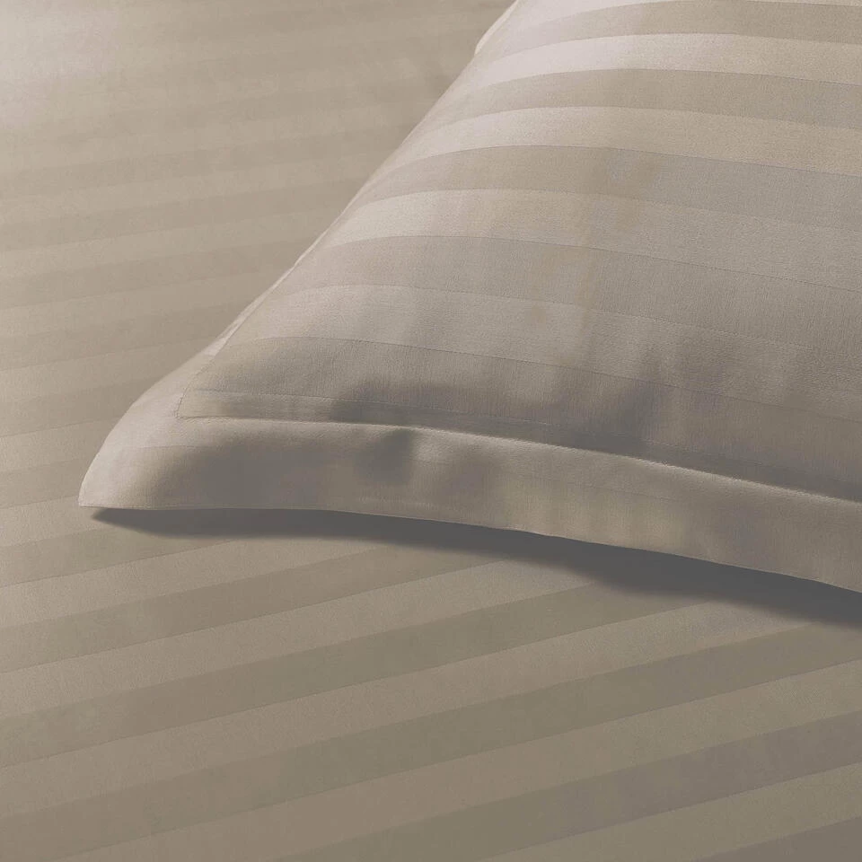 Papillon Dekbedovertrek Satijn Streep - 200x200/220 Cm - Taupe 3 Papillon Dekbedovertrek Satijn Streep - 200x200/220 Cm - Taupe - Afbeelding 3