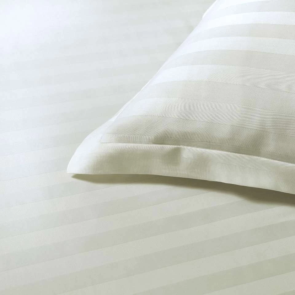 Papillon Dekbedovertrek Satijn Streep - 200x200/220 Cm - Crème 3 Papillon Dekbedovertrek Satijn Streep - 200x200/220 Cm - Crème - Afbeelding 3