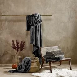 De Witte Lietaer Fleece Deken Cosy - 150 X 200 Cm - Dark Ebony -Bedbekleding schommelt. 1457185572 0103