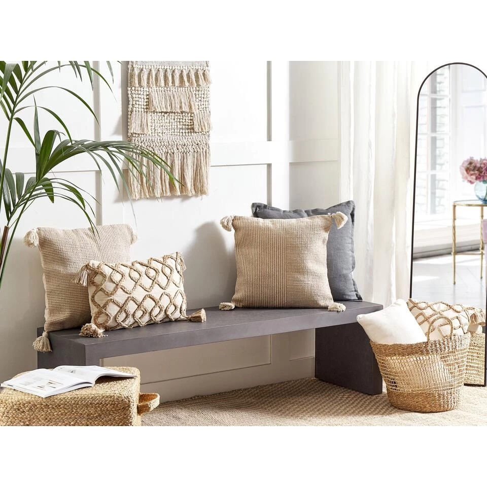 Beliani Sierkussen ARALIA - Beige Katoen 2 Beliani Sierkussen ARALIA - Beige Katoen - Afbeelding 2