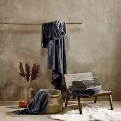 De Witte Lietaer Fleece Plaid Cosy - 150 X 200 Cm - Blue Graphite -Bedbekleding schommelt. 1660204393 0103