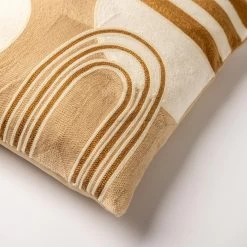 DEMI - Sierkussen Semolina 45x45 Cm - Beige -Bedbekleding schommelt. 20fe50a32d5440178460400c91a4daae