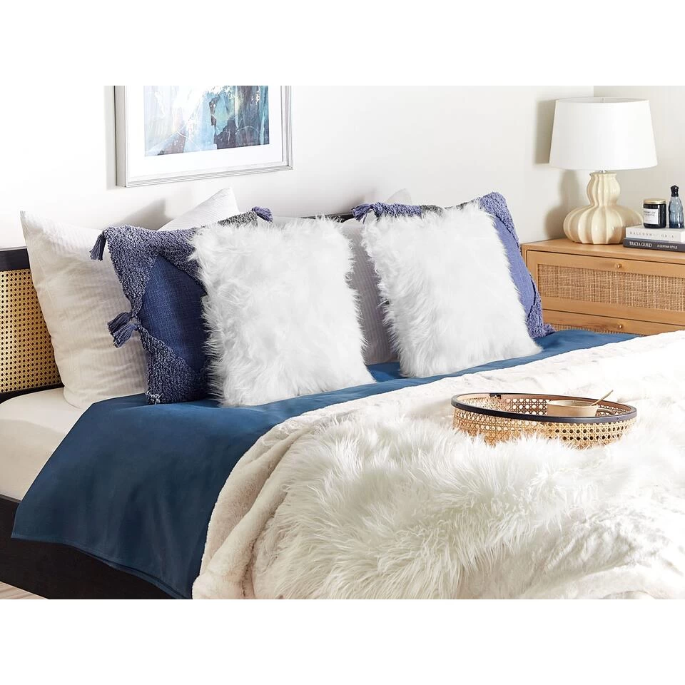 Beliani Sierkussen LUBHA - Wit Polyester 2 Beliani Sierkussen LUBHA - Wit Polyester - Afbeelding 2