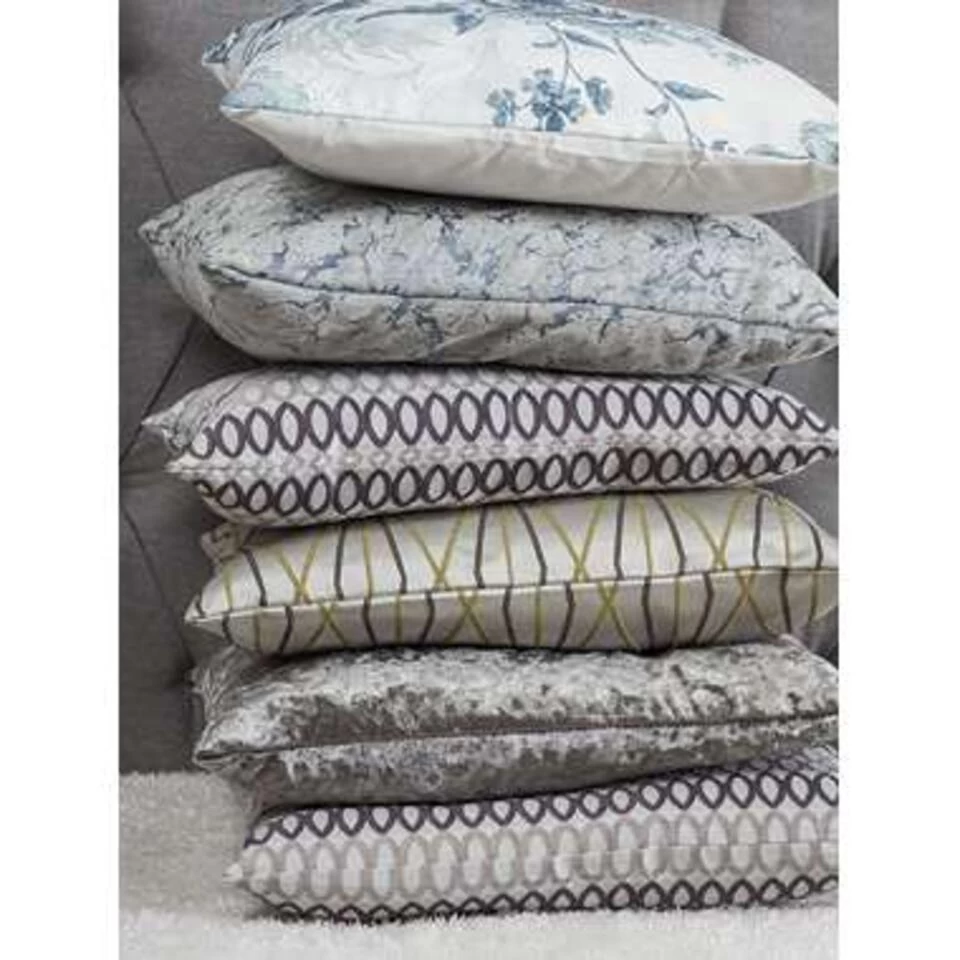 Beliani Sierkussen WISTERIA - Grijs Polyester 3 Beliani Sierkussen WISTERIA - Grijs Polyester - Afbeelding 3