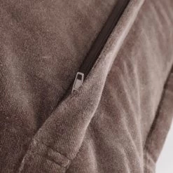 In The Mood Collection Charme Sierkussen - L50 X B50 Cm - Donkerbruin 7 In The Mood Collection Charme Sierkussen - L50 X B50 Cm - Donkerbruin -Bedbekleding schommelt. b2a7226289474b4da29a8f4c18ff4d2d