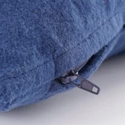 In The Mood Collection Bering Sierkussen - L55 X B35 Cm - Donkerblauw -Bedbekleding schommelt. bc351180c9de4d1689e943cde57c0f1e