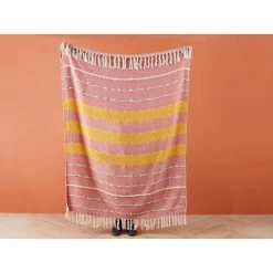 Beliani Plaid NAIKHU - Rood Katoen, Acryl 7 Beliani Plaid NAIKHU - Rood Katoen, Acryl -Bedbekleding schommelt. c6e752d771054f5dafb31010b494bcab