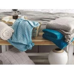 Beliani Plaid SAMUR - Blauw Polyester 6 Beliani Plaid SAMUR - Blauw Polyester -Bedbekleding schommelt. dac6142438884167883f0bffb4056ef2