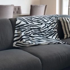 Bellatio Design Plaid - Fleece Deken - Zebra Dieren Print - 120 X 160 Cm 6 Bellatio Design Plaid - Fleece Deken - Zebra Dieren Print - 120 X 160 Cm -Bedbekleding schommelt. e54b781b43e240538fc9c565221f75e2