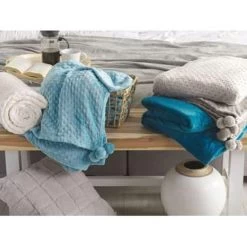 Beliani Plaid SAMUR - Grijs Polyester -Bedbekleding schommelt. e8d5551185214f71a2b5617cd8706de5